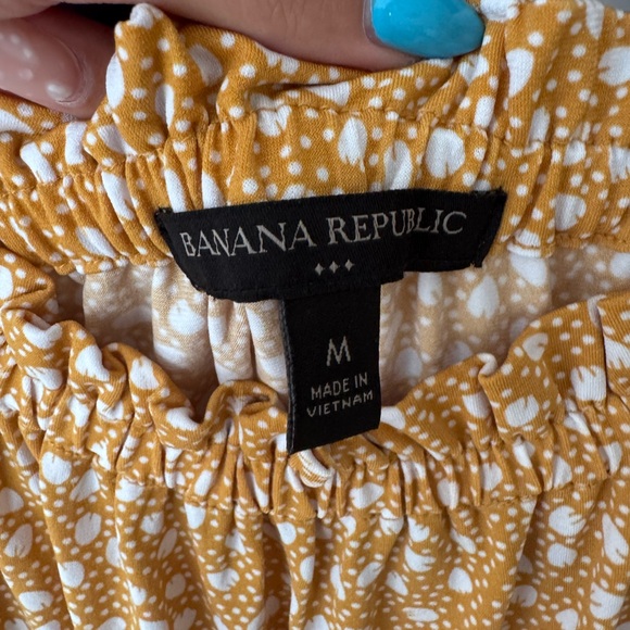 Banana Republic Dresses & Skirts - Banana Republic Mustard and White Skirt